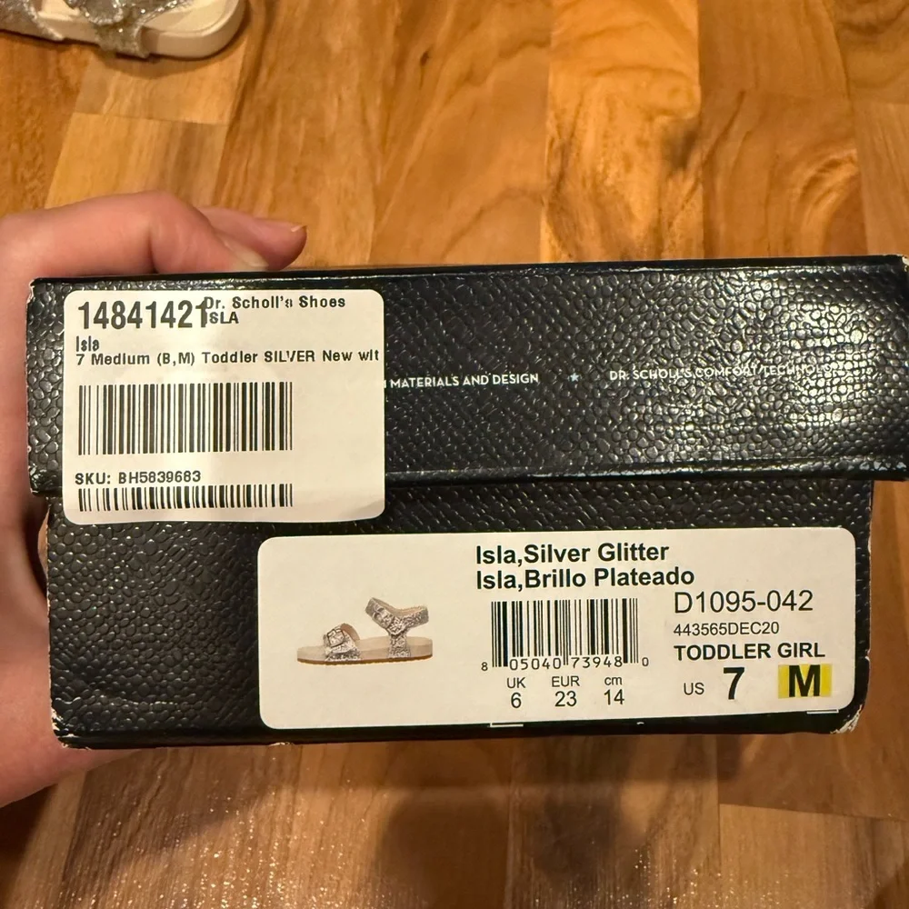 Dr. Scholls kids island silver glitter sandal size 7 NWT 2 strap Velcro‎